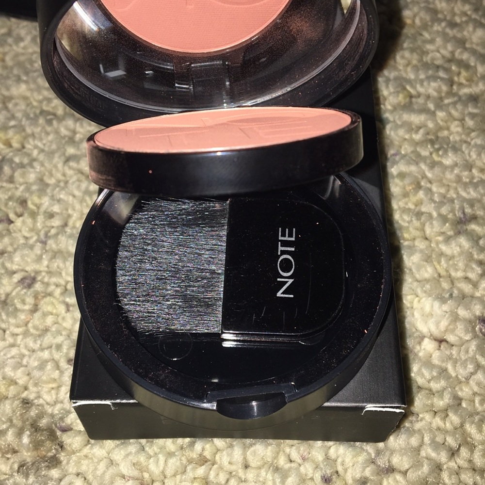 Compact blush - Picture 4 of 4